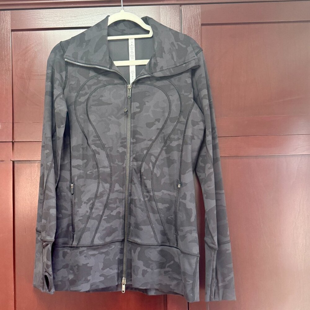 Lululemon In Stride Jacket Camo Grey Size 10 NWT